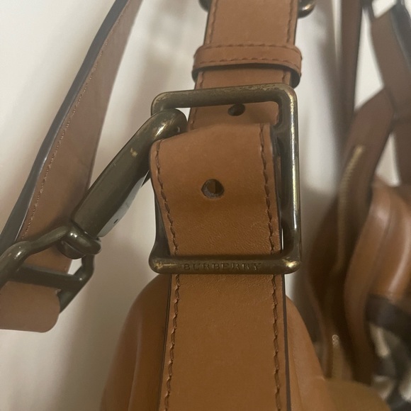 Authentic preloved Burberry cross body messenger bag - Picture 6 of 10